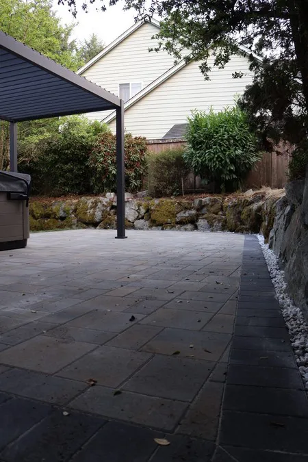 Dark paver border following the edge of the planting bed